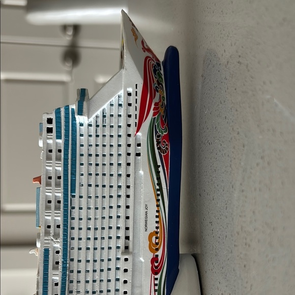 Norwegian Joy Cruise Ship Model - Picture 5 of 6
